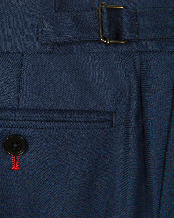 البدلة الزرقاء الملكية