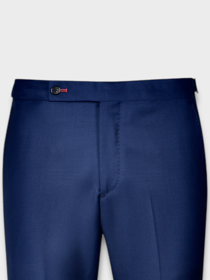 البدلة الزرقاء الملكية