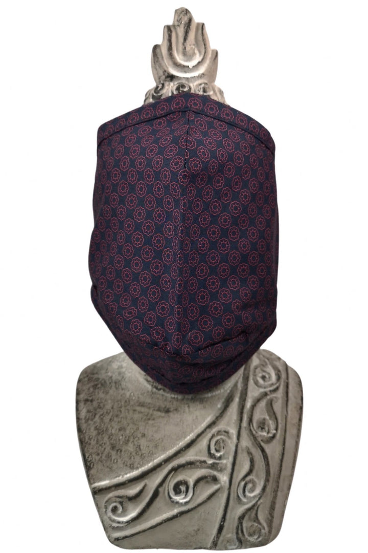قناع الوجه بنقشة زهرة البيزلي الحمراء